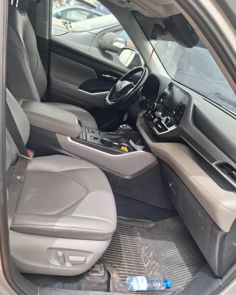 TOYOTA HIGHLANDER HYBRID ANNÉE 2022 (image 5)