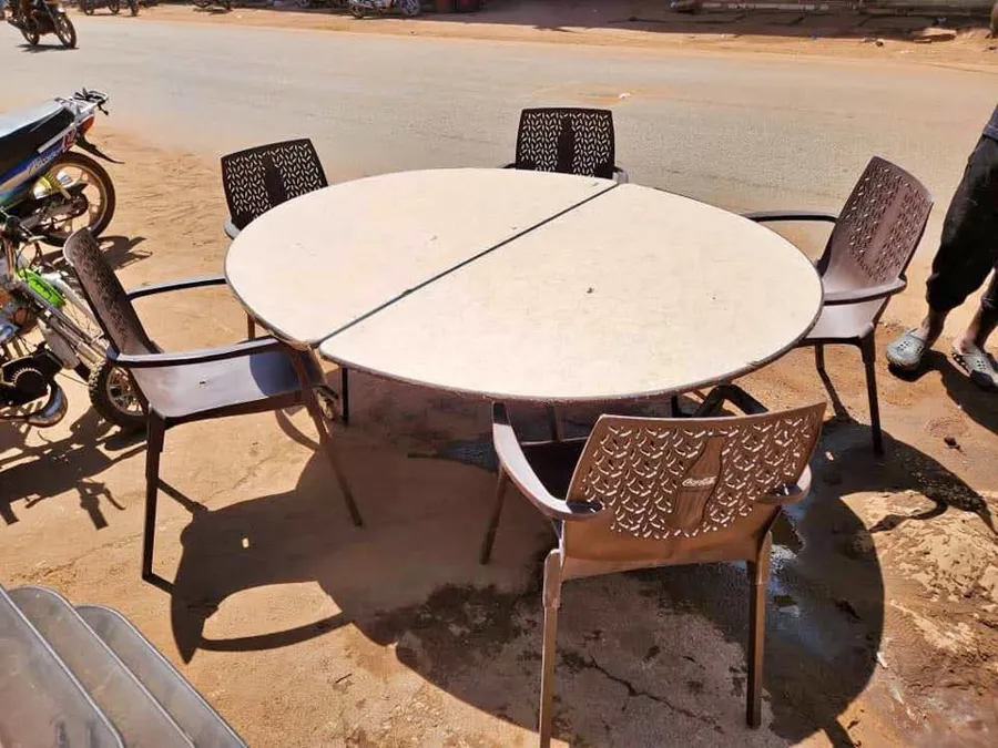 Europe 🇪🇺 Table à manger (image 4)