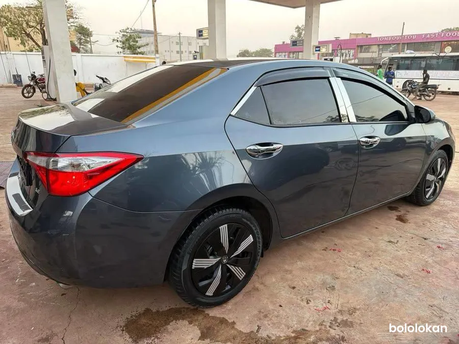 TOYOTA COROLLA LE ANNÉE 2015 (image 5)