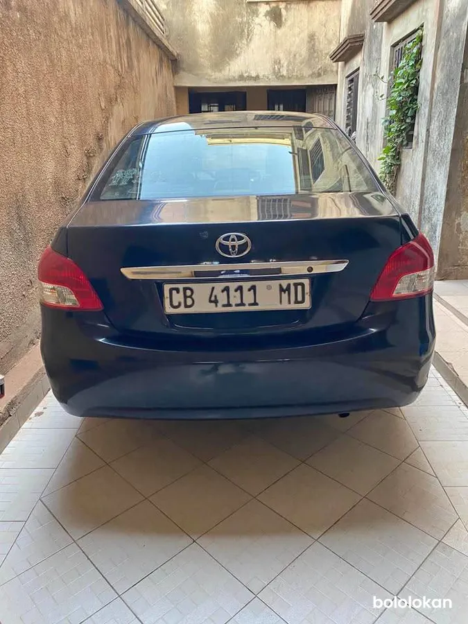 Toyota Yaris berline (image 1)