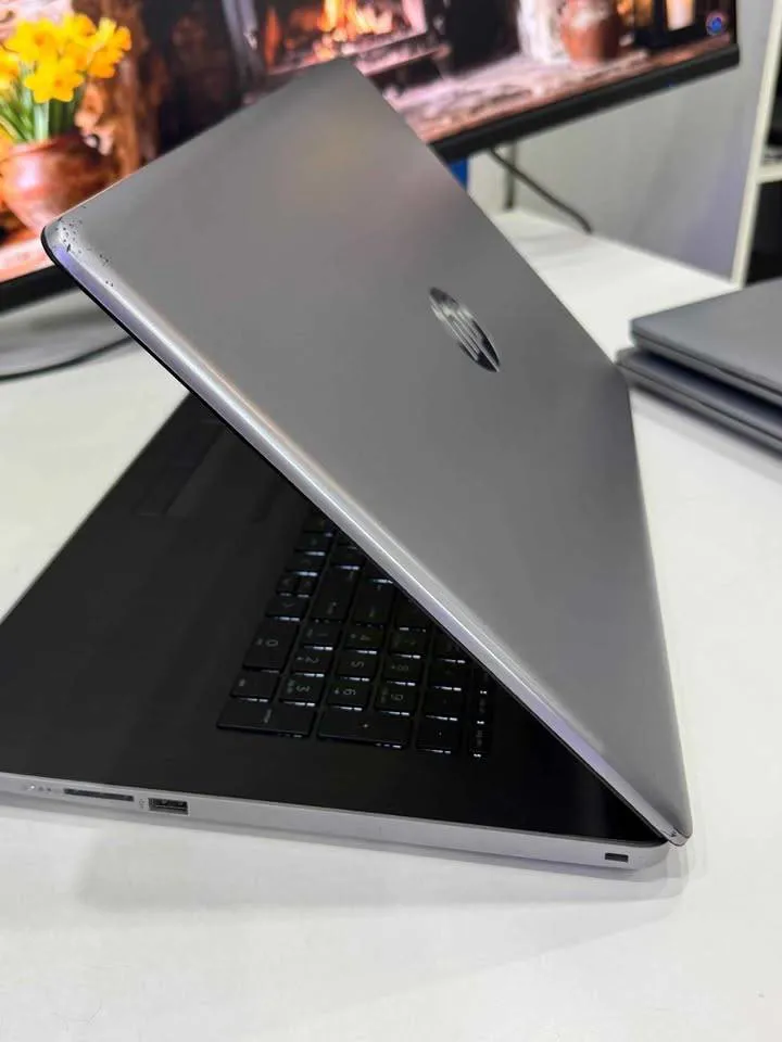 HP 470 G7 – Core i7 10ᵉ Génération Intel Core i7-10110U (image 4)