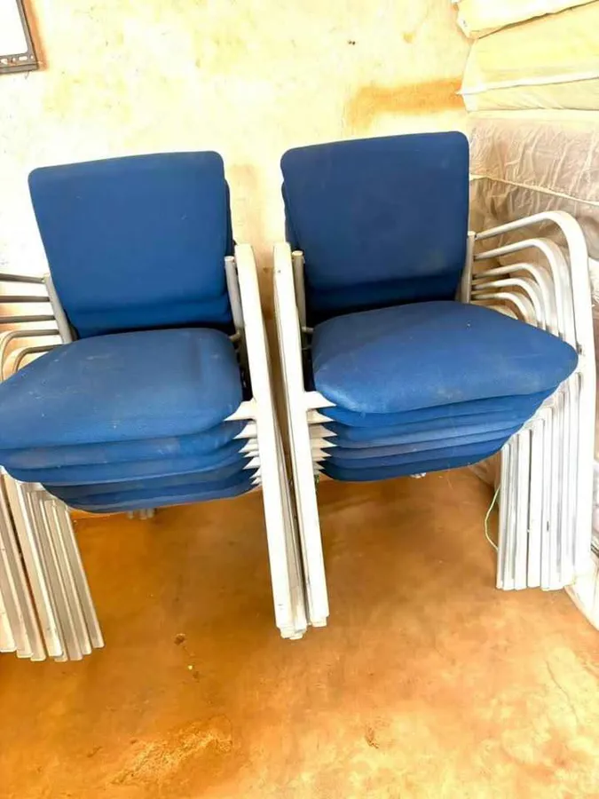 Chaise Casse Disponible (image 4)