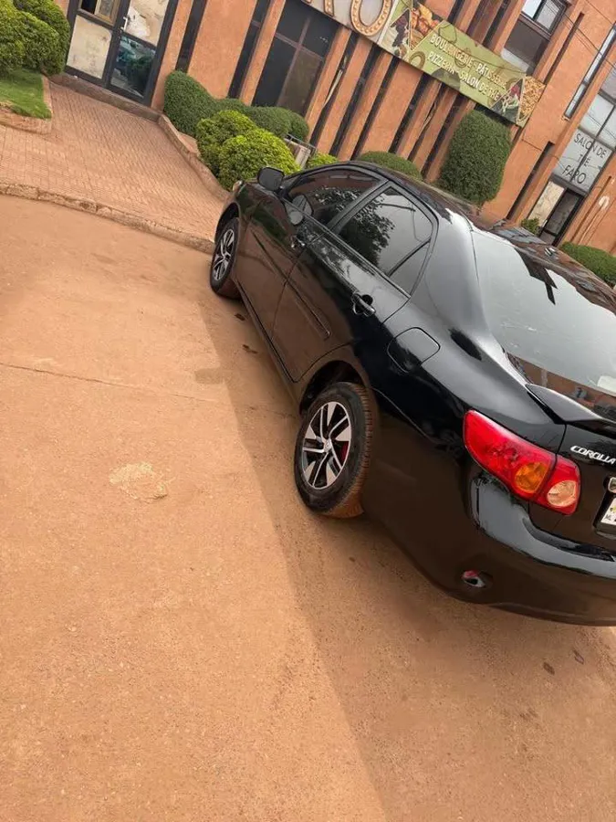 Toyota Corolla LE 2010 (image 2)