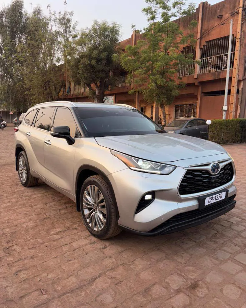 TOYOTA HIGHLANDER HYBRID ANNÉE 2022 (image 4)