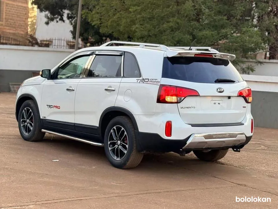 KIA SORENTO ANNÉE 2015 (image 4)